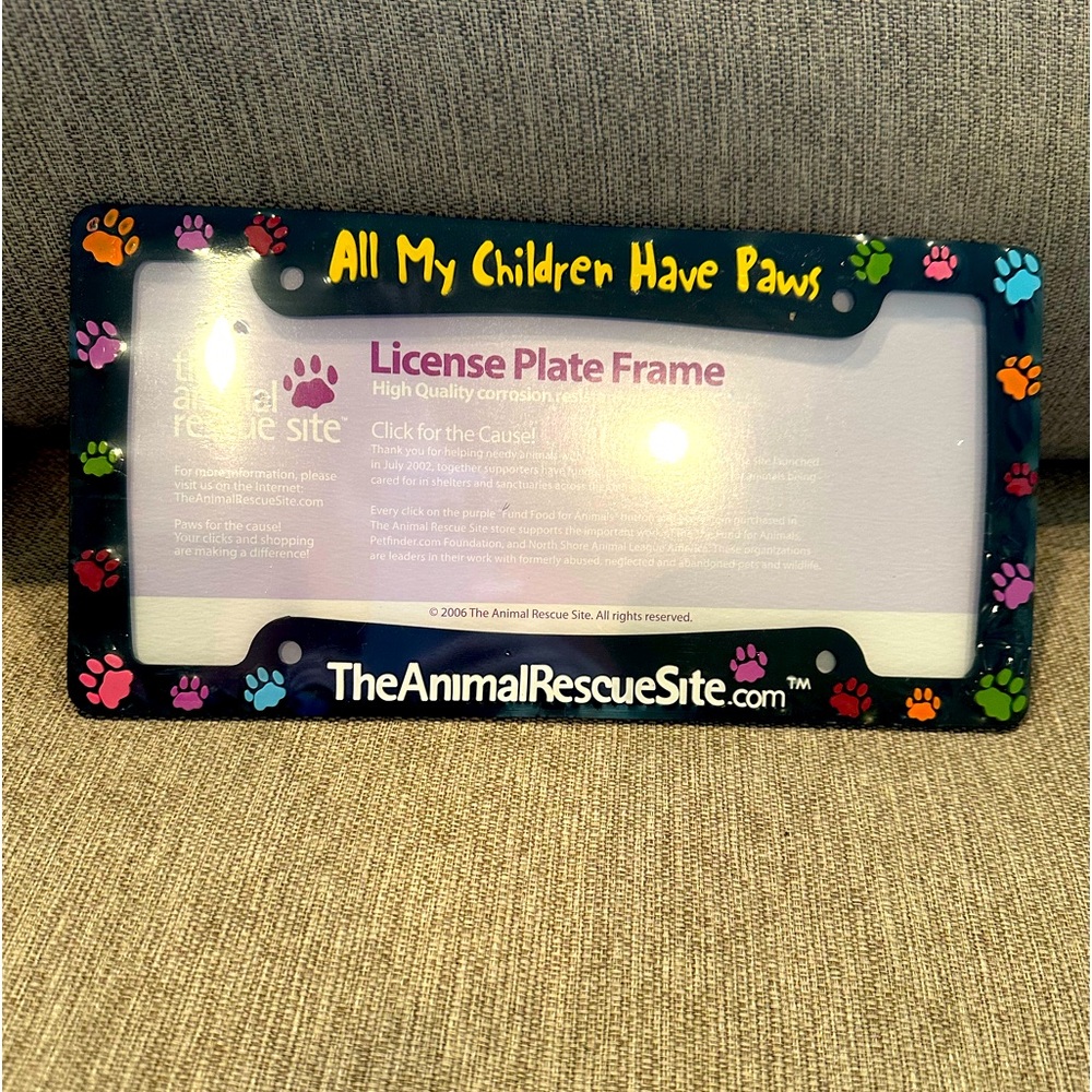 Cute & Happy License Plate Holder For Animal Lovers! Brand New - Still In Wrap.